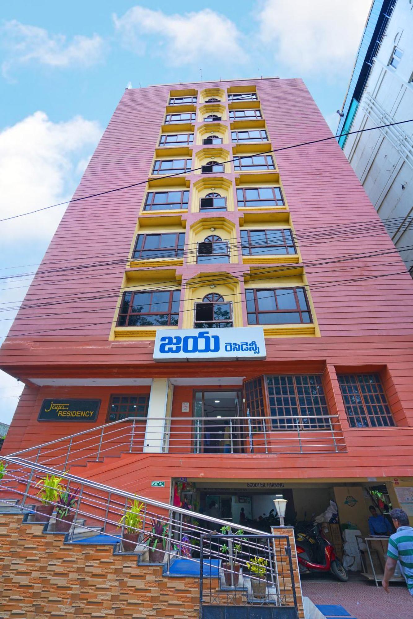 Jaya Residency Hotell Kākināda Exteriör bild